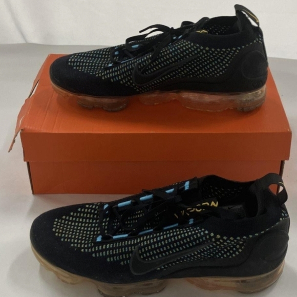 Nike Vapormax Flyknit Sneakers Size M9 W10.5 W/Box MSRP $220 - Picture 2 of 13